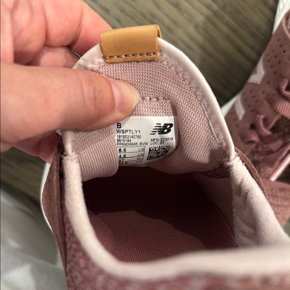 New Balance Women’s Fresh Foam Running Shoes Size 6.5 - Picture 4 of 6